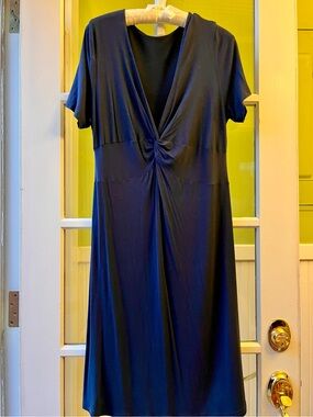 Stretchy Comfy Navy Blue Twist-Front Midi Dress with B-Neck & Short Sleeves